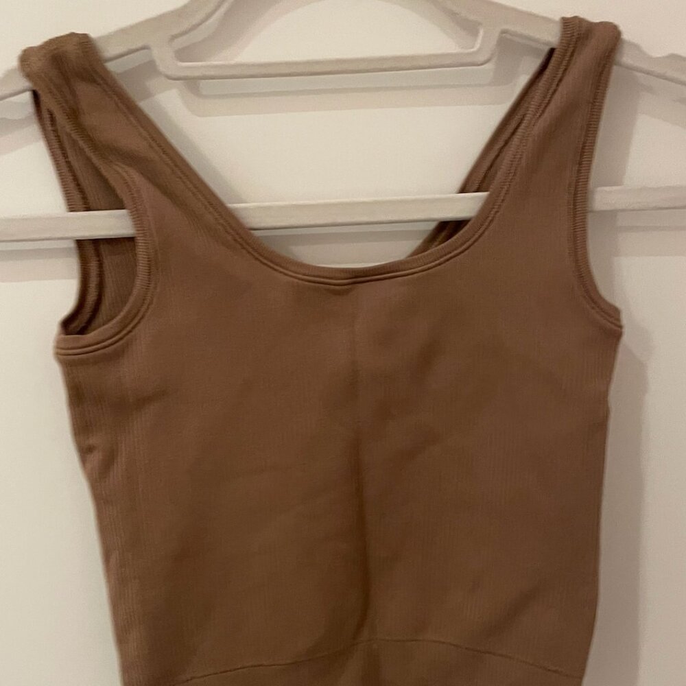 ATHLETA Brown Fitted Cropped Athletic Top